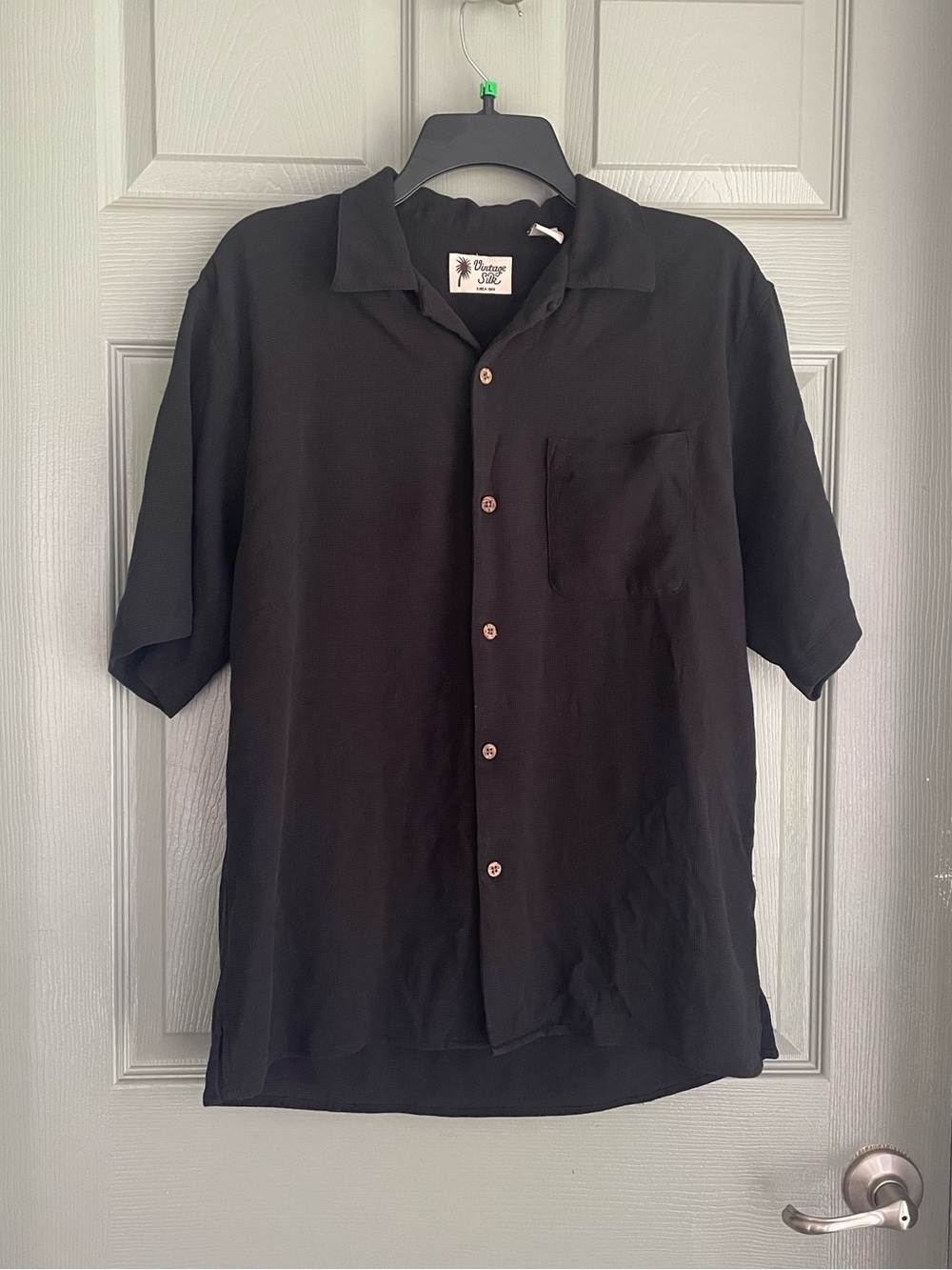 Men Vintage Silk Circa 1969 100% Silk Black Short Sleeve Button-Down Shirt